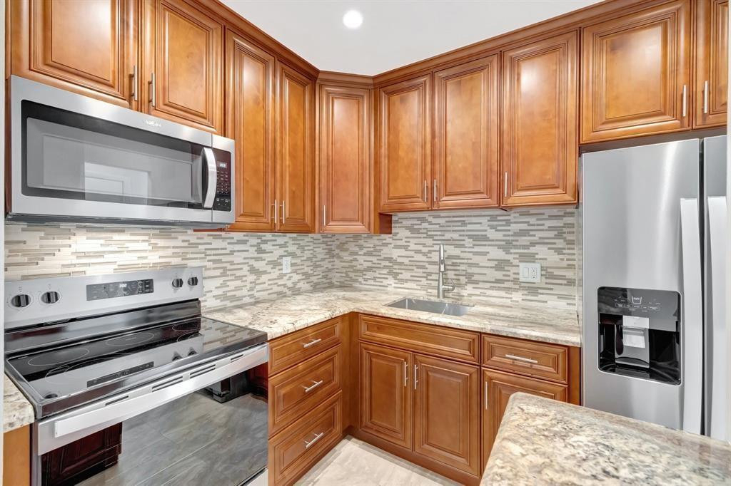 2400 Ne 33rd Avenue - Photo 2