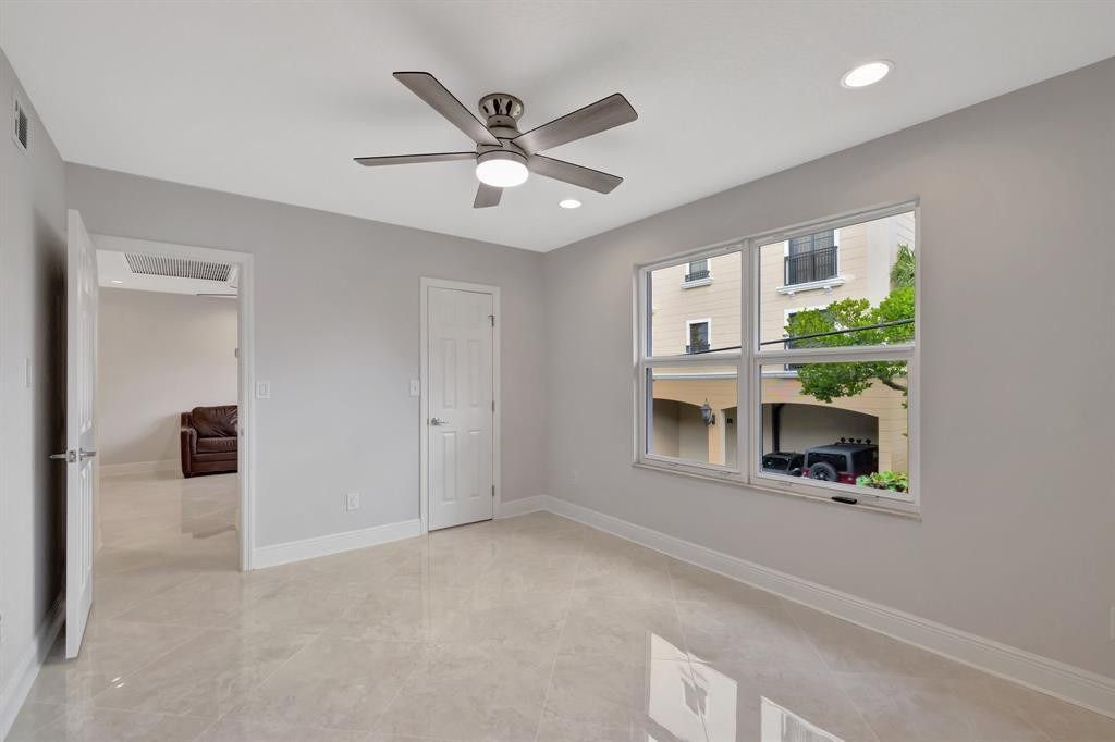 2400 Ne 33rd Avenue - Photo 8