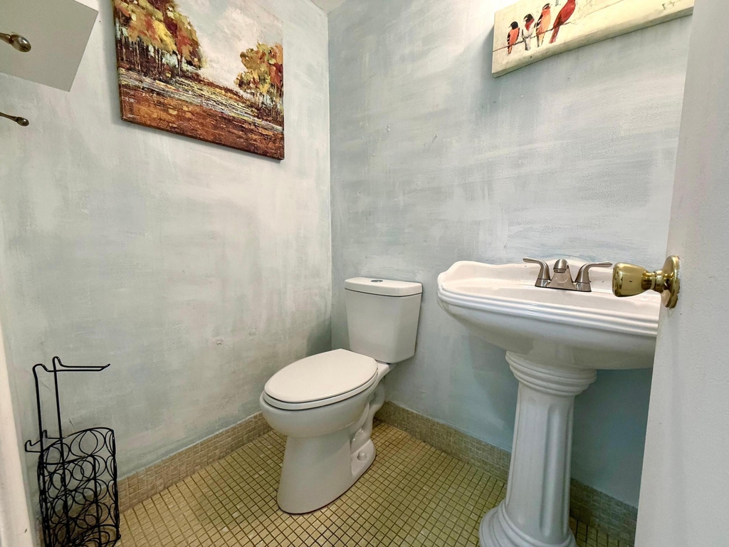 62 Easthampton C - Photo 4