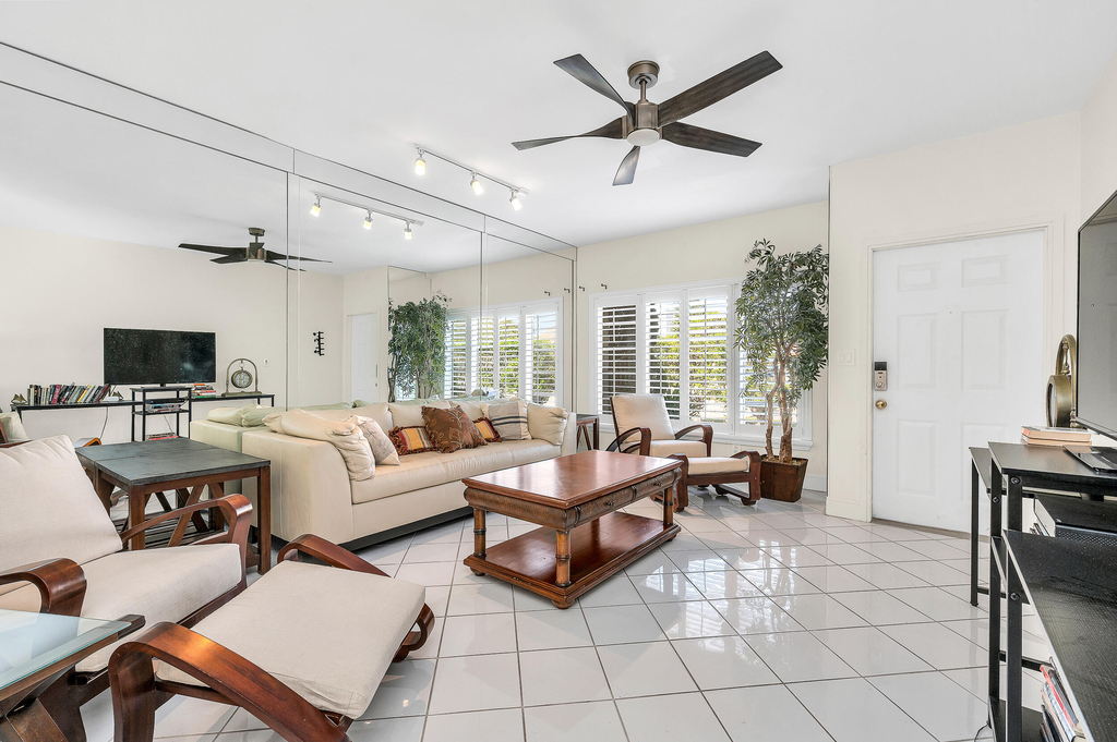 584 Se 20th Avenue - Photo 6