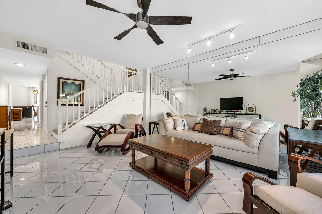 584 Se 20th Avenue - Photo 4