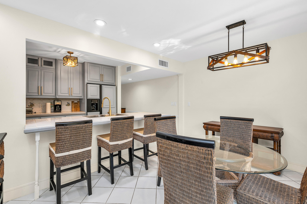 584 Se 20th Avenue - Photo 1