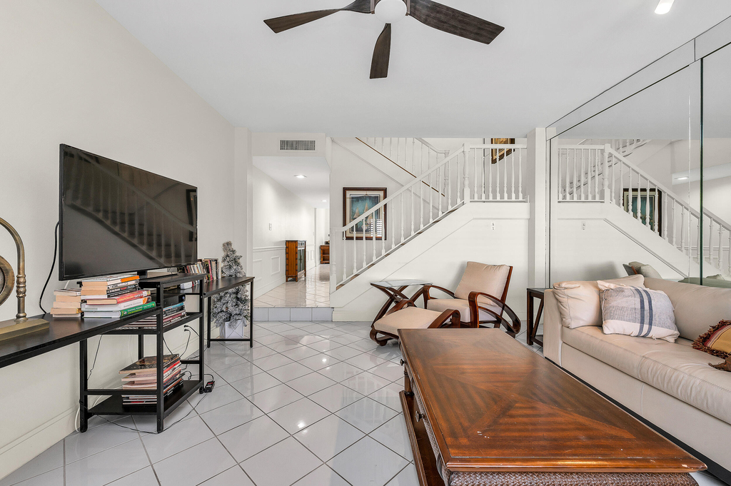 584 Se 20th Avenue - Photo 5