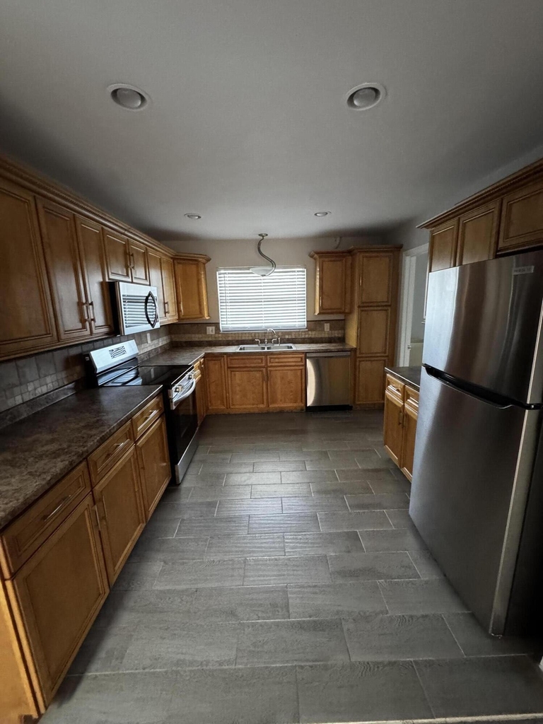 1886 Se Boma Avenue - Photo 0