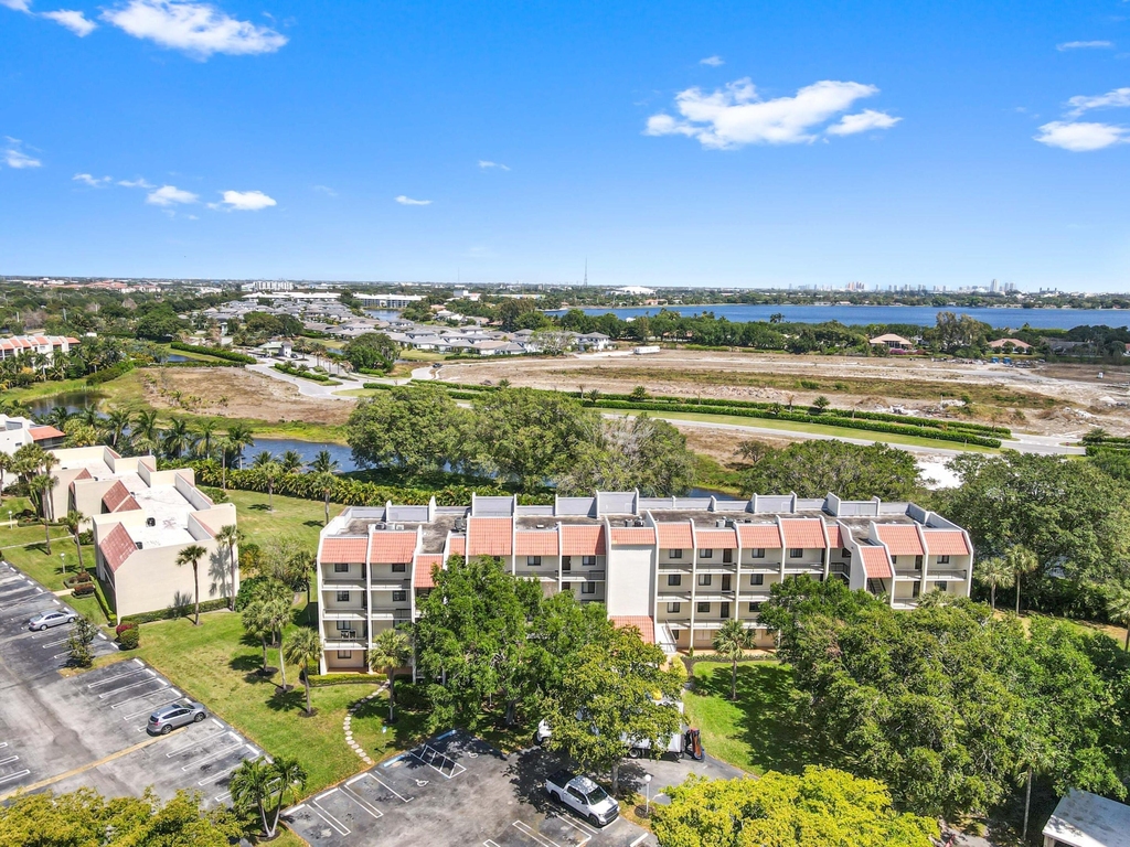 2500 Presidential Way - Photo 13