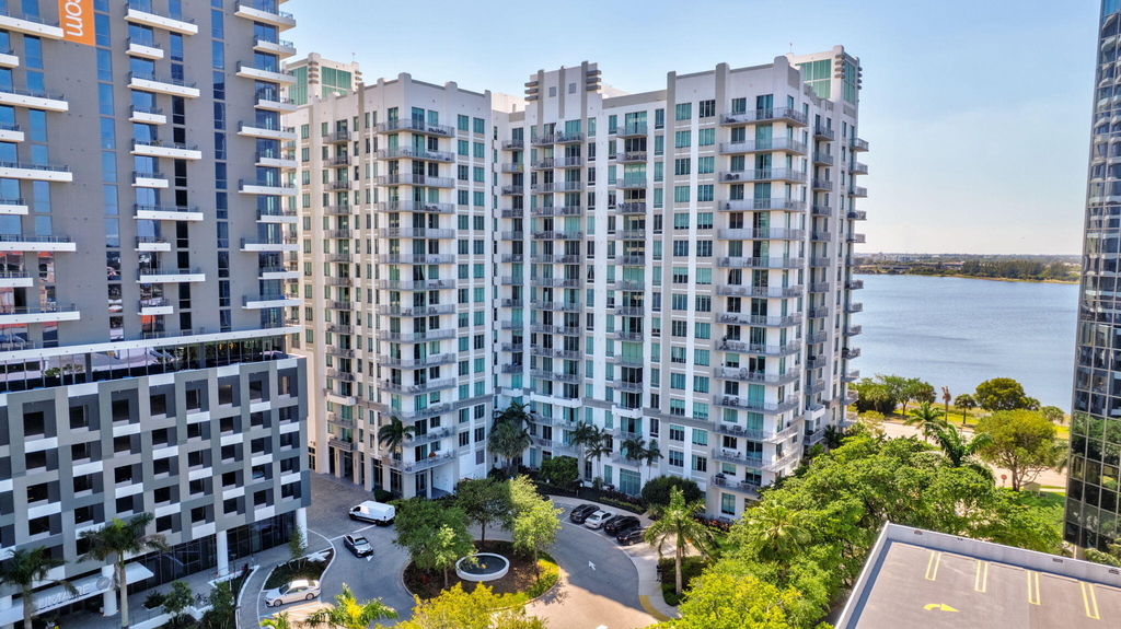 300 S Australian Avenue - Photo 1