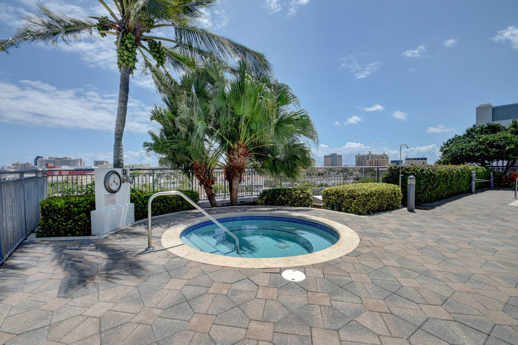 300 S Australian Avenue - Photo 18