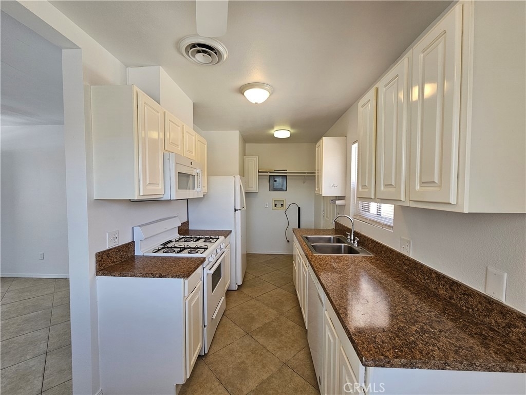 66051 3rd - Photo 3