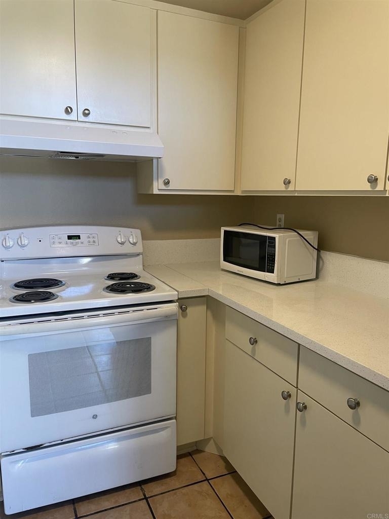 1729 Hollister Street - Photo 4