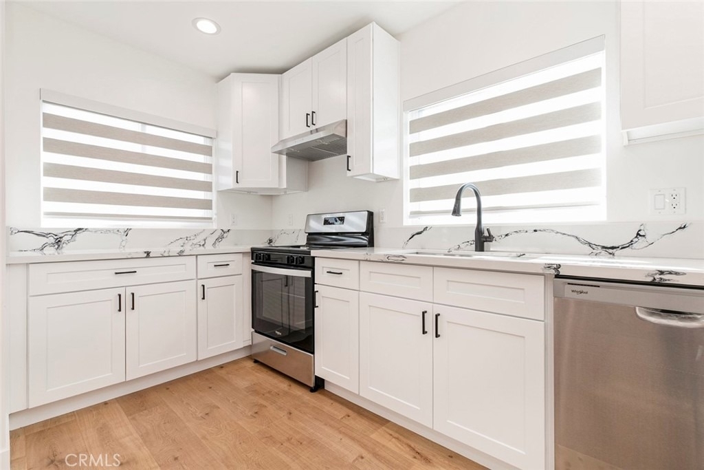 12340 Lull Street - Photo 10
