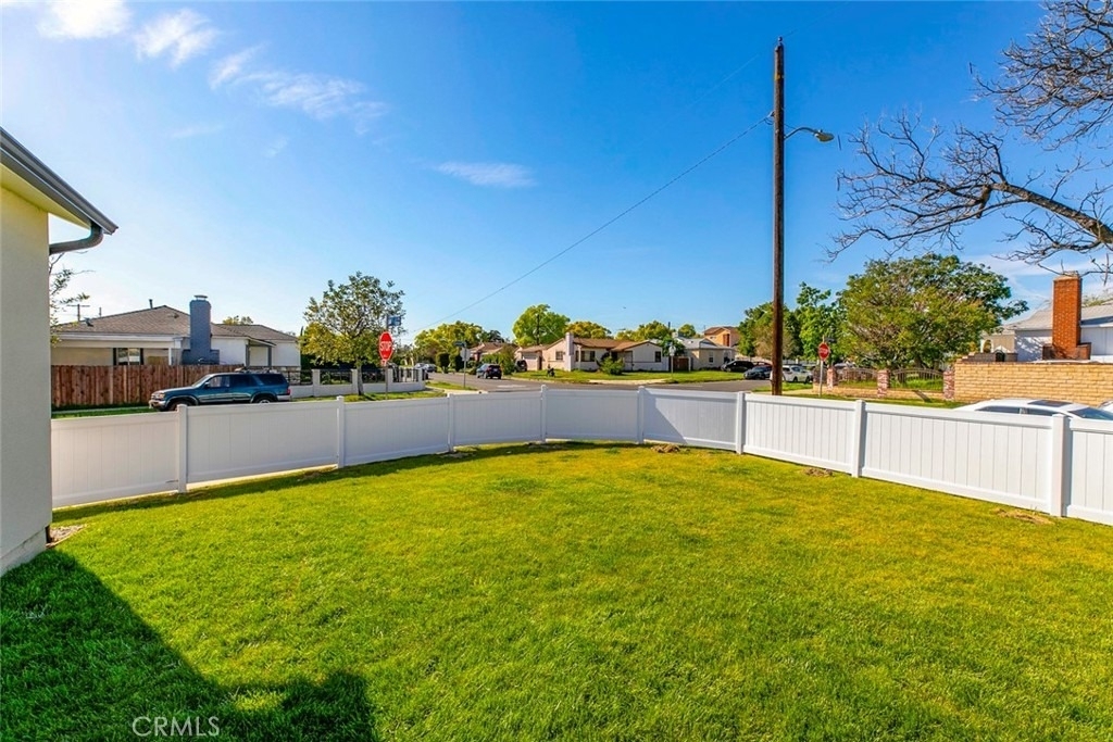 12340 Lull Street - Photo 4