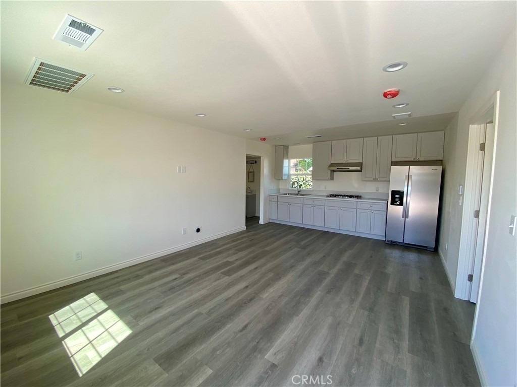 4924 Stewart Ave - Photo 2