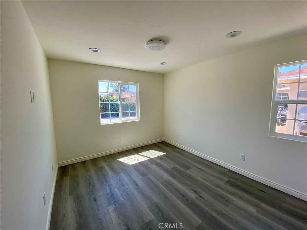 4924 Stewart Ave - Photo 11