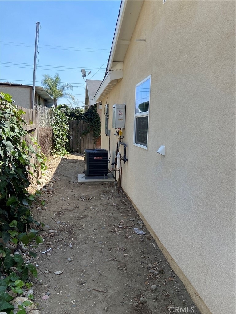 4924 Stewart Ave - Photo 12