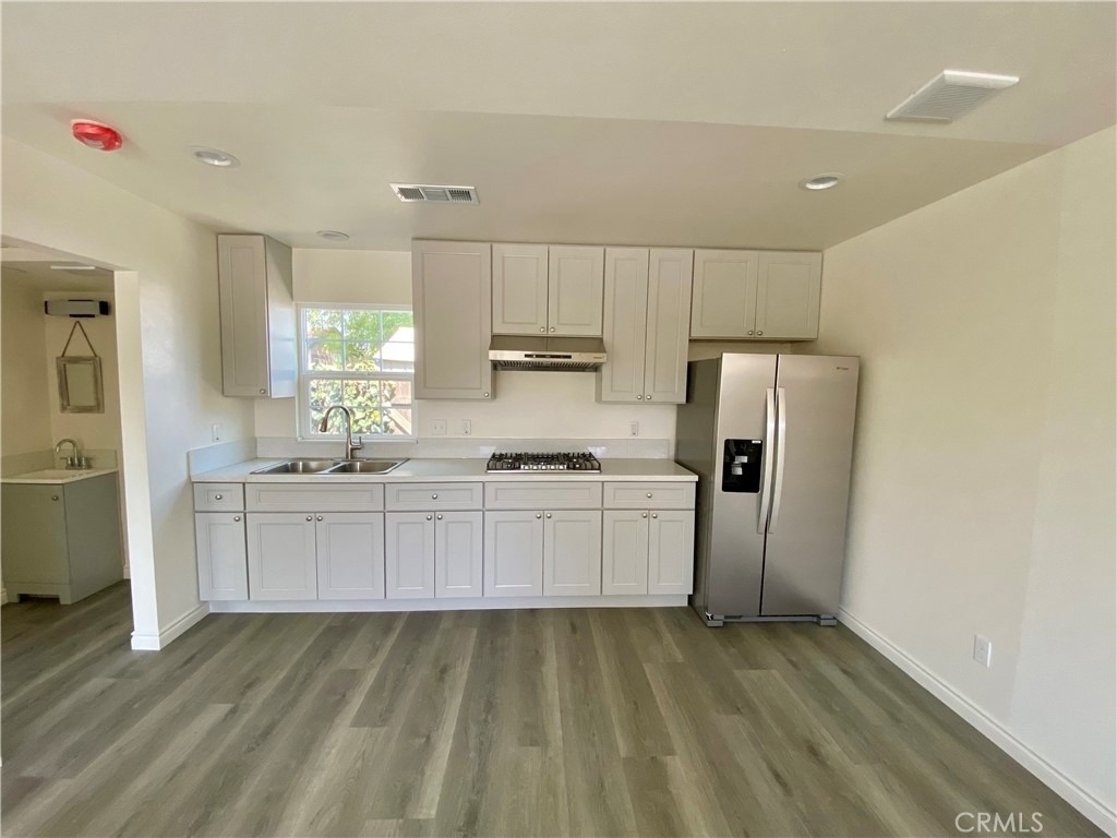 4924 Stewart Ave - Photo 3