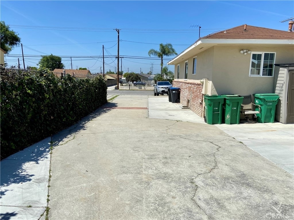 4924 Stewart Ave - Photo 1