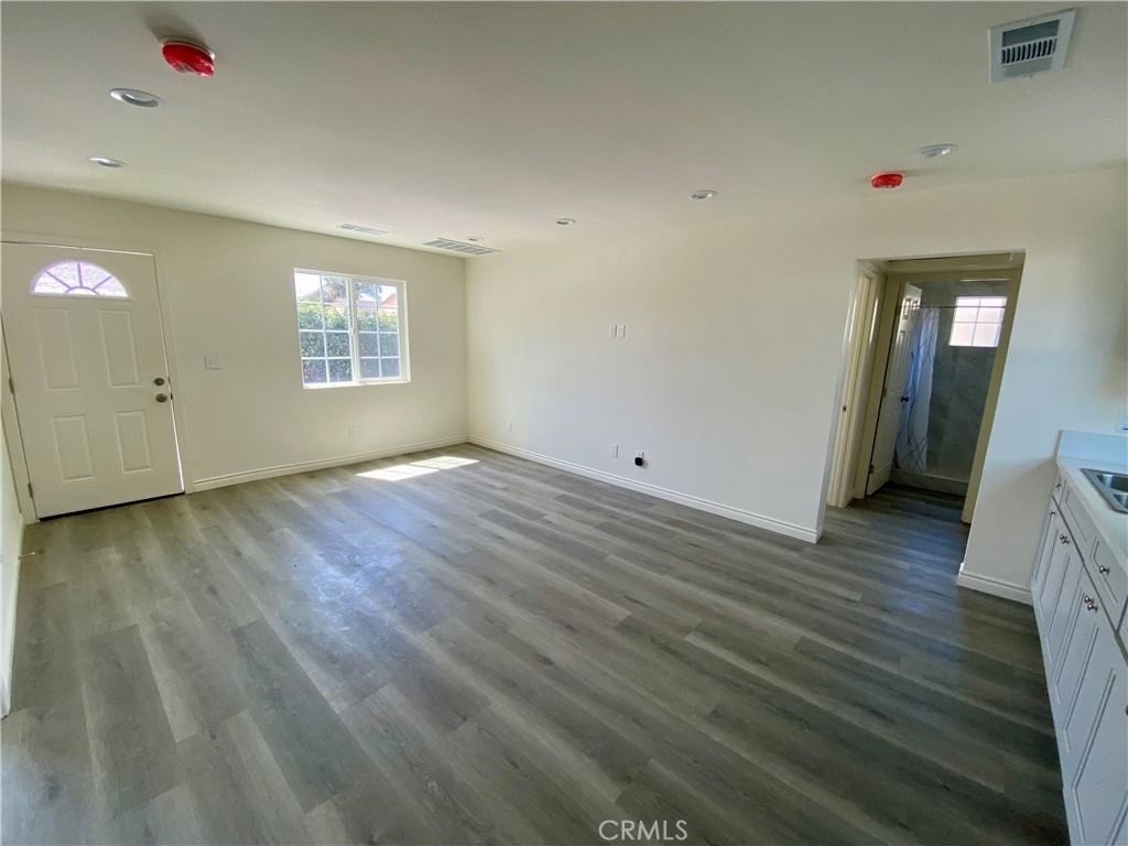4924 Stewart Ave - Photo 4