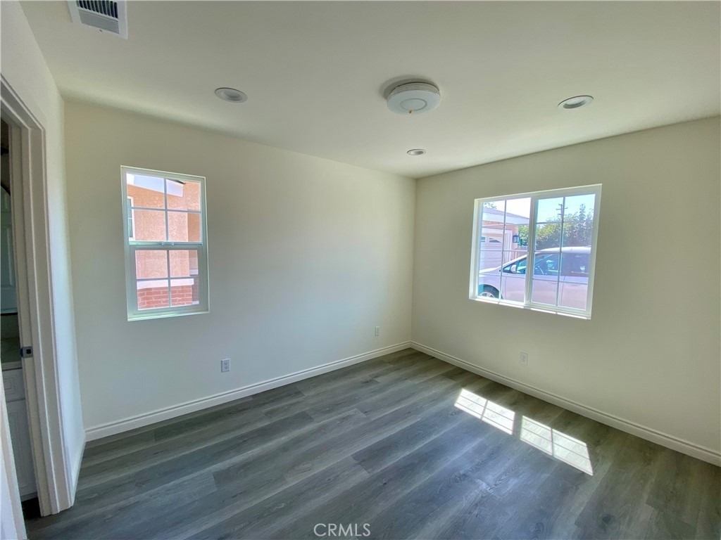 4924 Stewart Ave - Photo 6