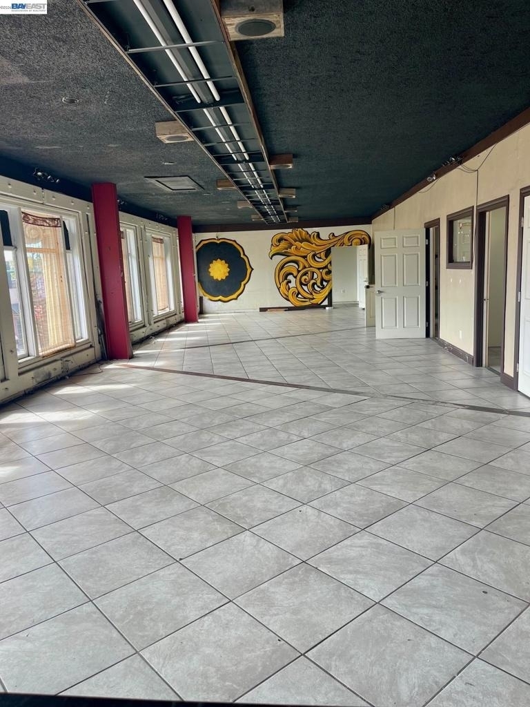 22622 Mission Blvd - Photo 2