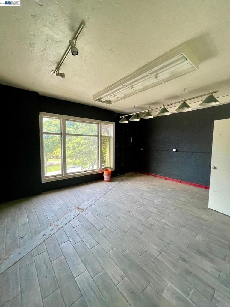 22622 Mission Blvd - Photo 3