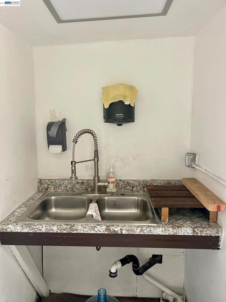22622 Mission Blvd - Photo 9