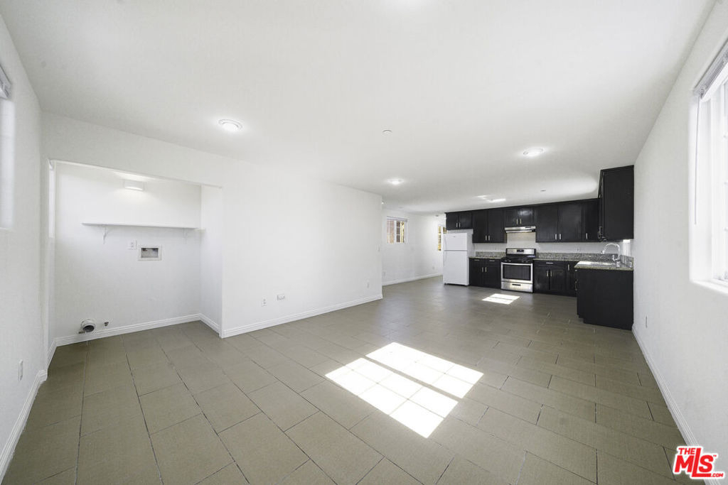 10952 Wilmington Avenue - Photo 3