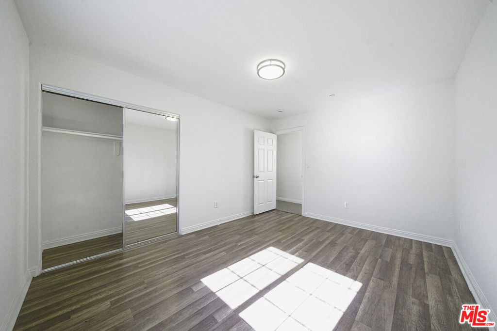 10952 Wilmington Avenue - Photo 9