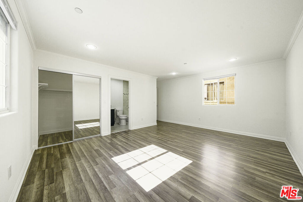 10952 Wilmington Avenue - Photo 12