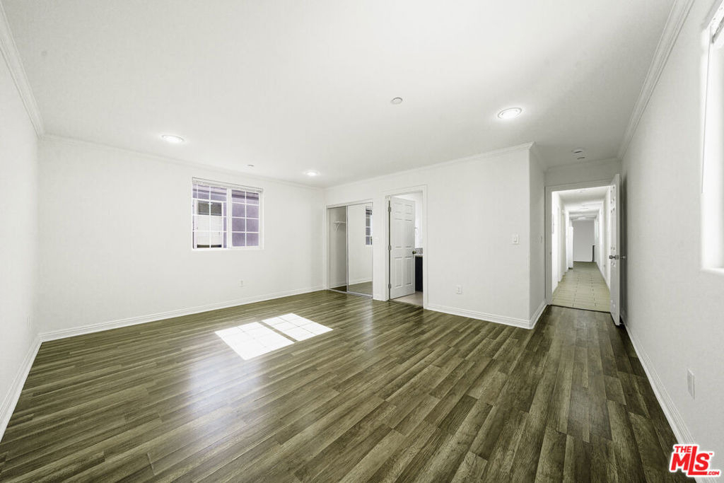 10952 Wilmington Avenue - Photo 11