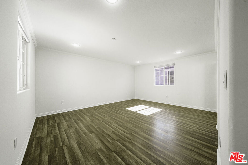 10952 Wilmington Avenue - Photo 10