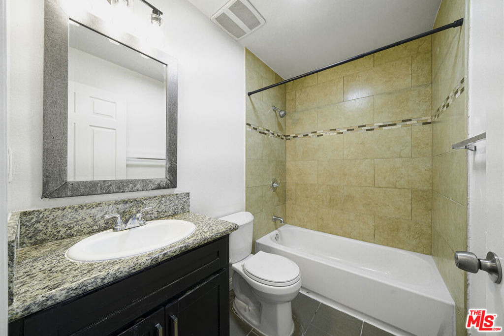 10952 Wilmington Avenue - Photo 7