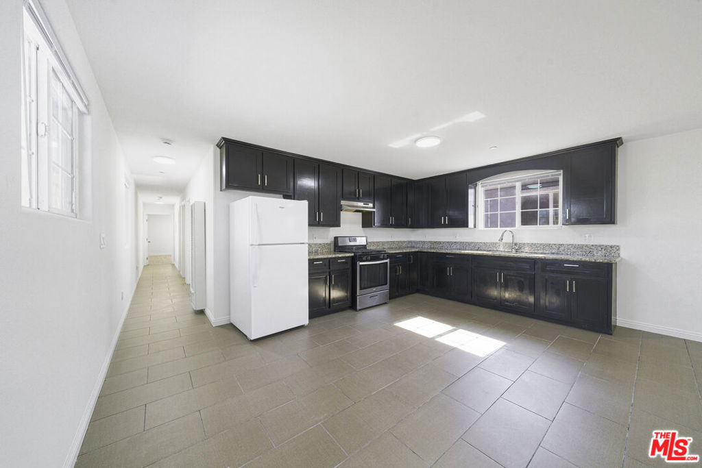 10952 Wilmington Avenue - Photo 4