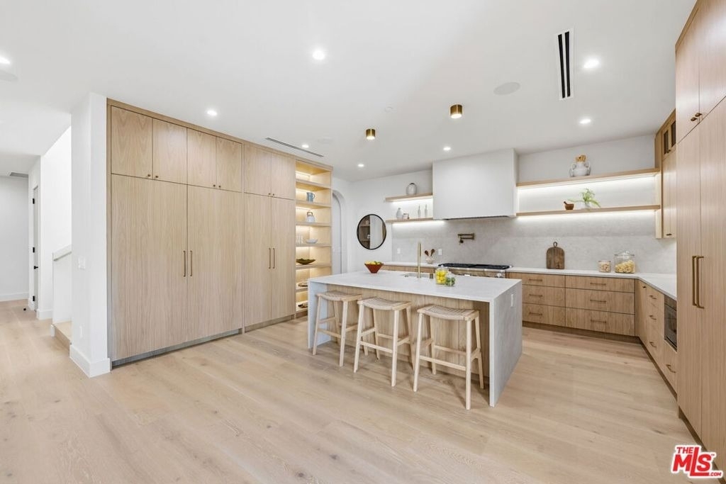 16643 Addison Street - Photo 8