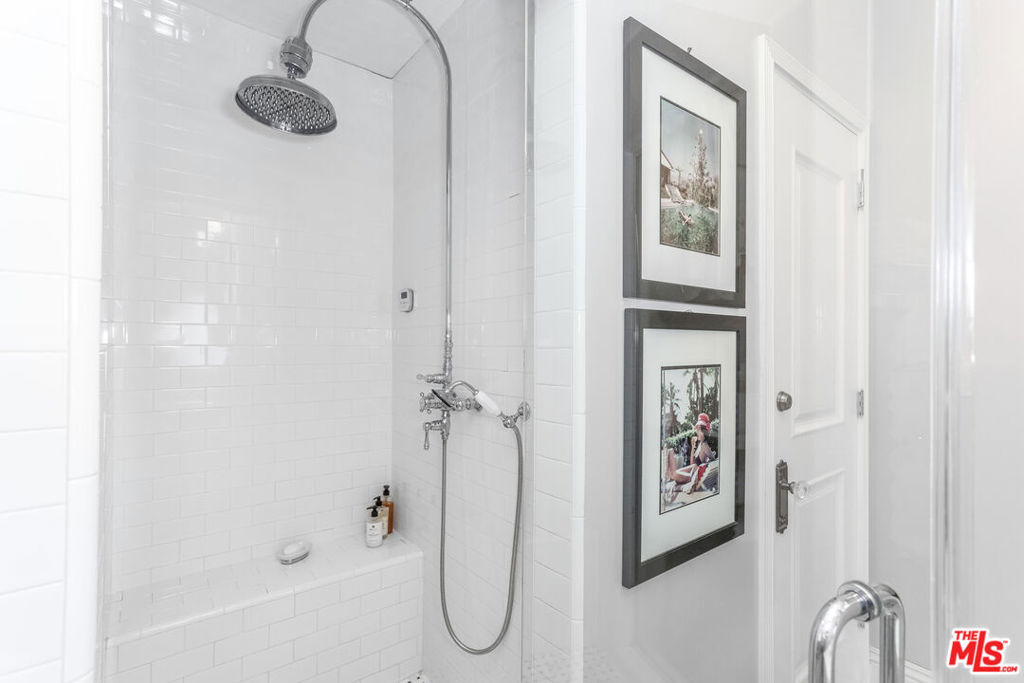 1424 N Crescent Heights Boulevard - Photo 18