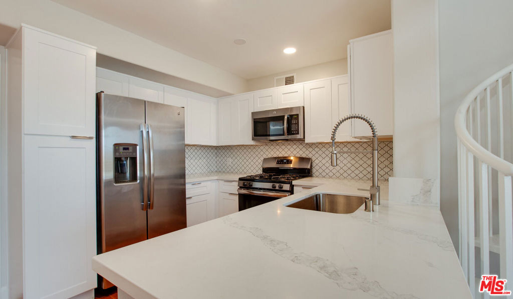5553 W 6th Street - Photo 1