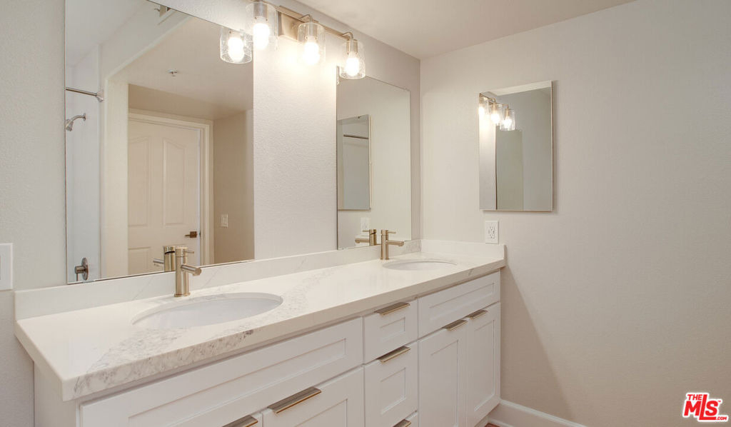 5553 W 6th Street - Photo 4