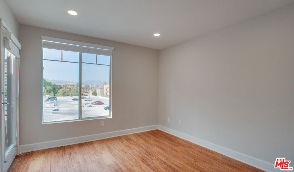 5553 W 6th Street - Photo 3