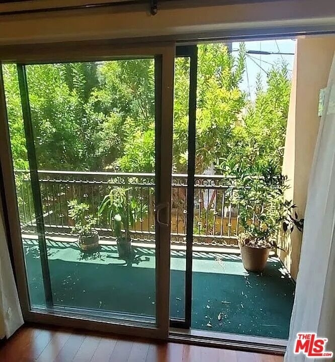 1135 S Shenandoah Street - Photo 6