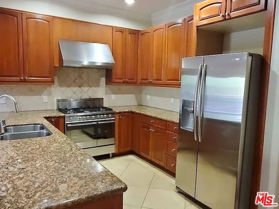 1135 S Shenandoah Street - Photo 4