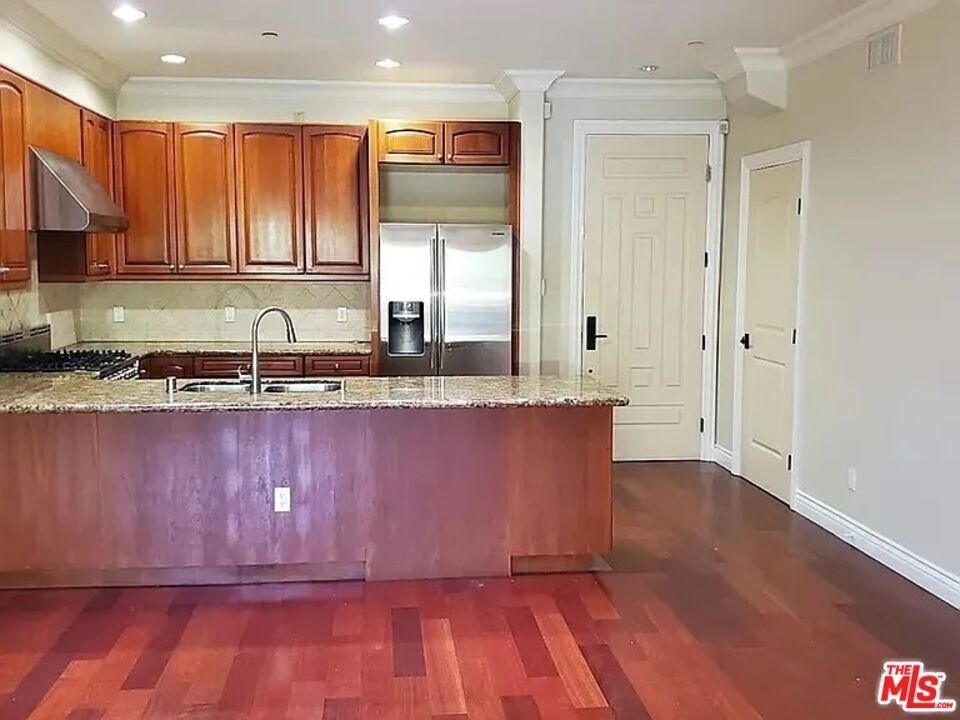 1135 S Shenandoah Street - Photo 1