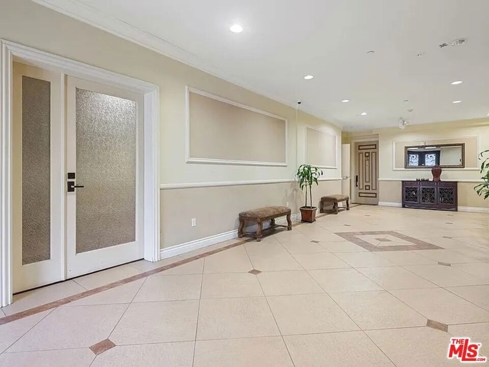 1135 S Shenandoah Street - Photo 22