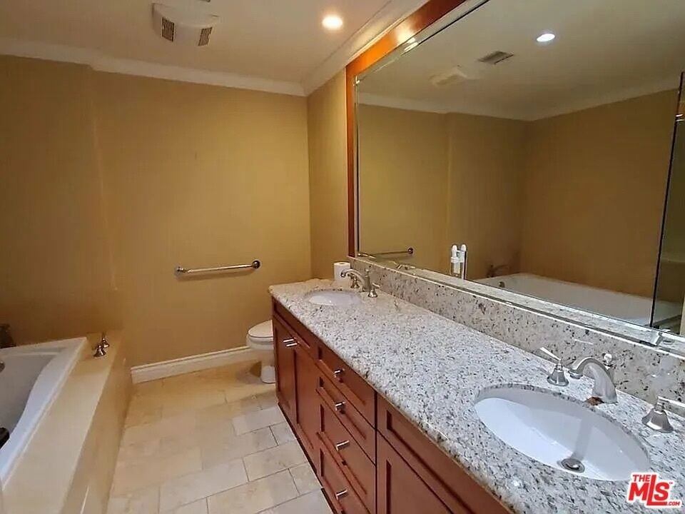 1135 S Shenandoah Street - Photo 9