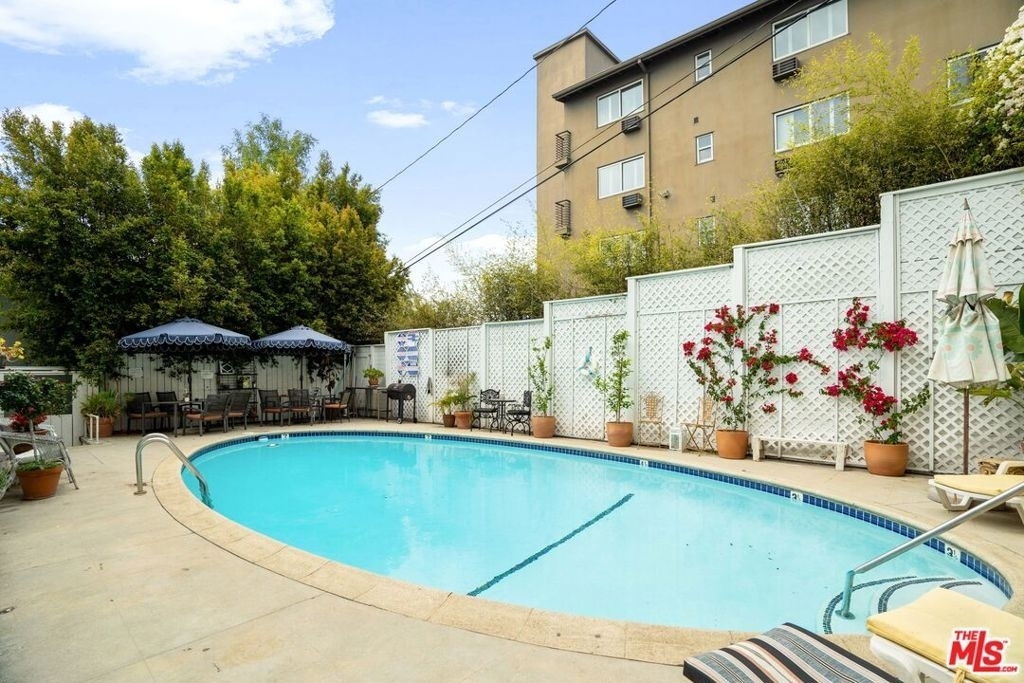 1323 N Olive Drive - Photo 27