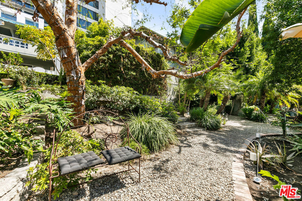1323 N Olive Drive - Photo 28