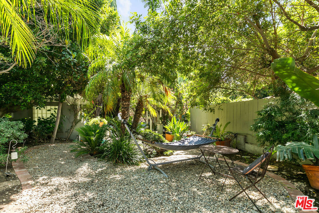 1323 N Olive Drive - Photo 23