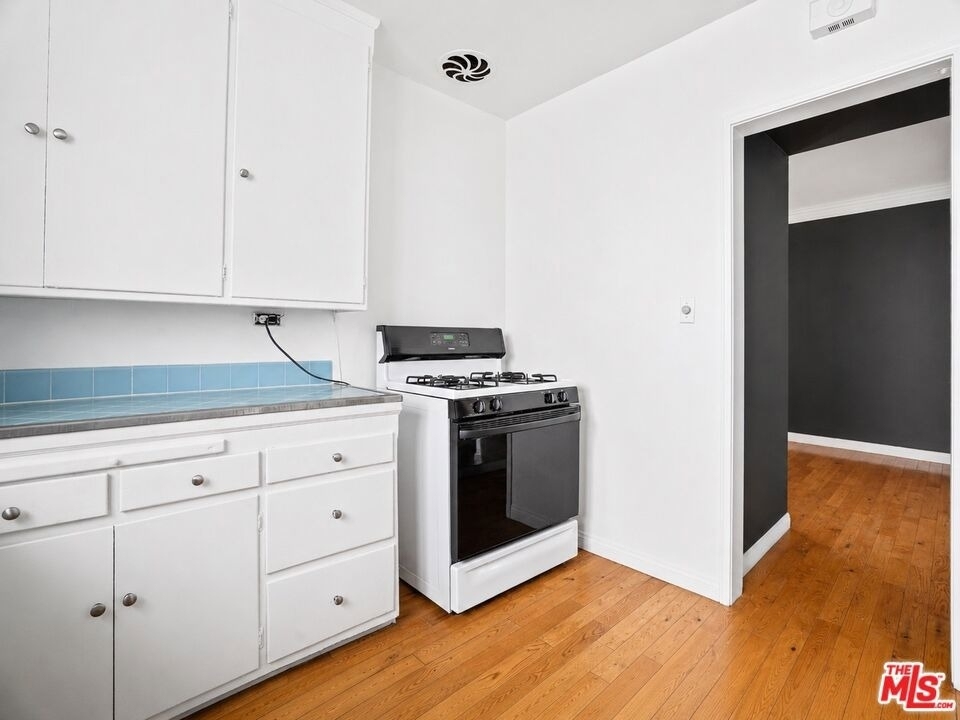1323 N Olive Drive - Photo 35