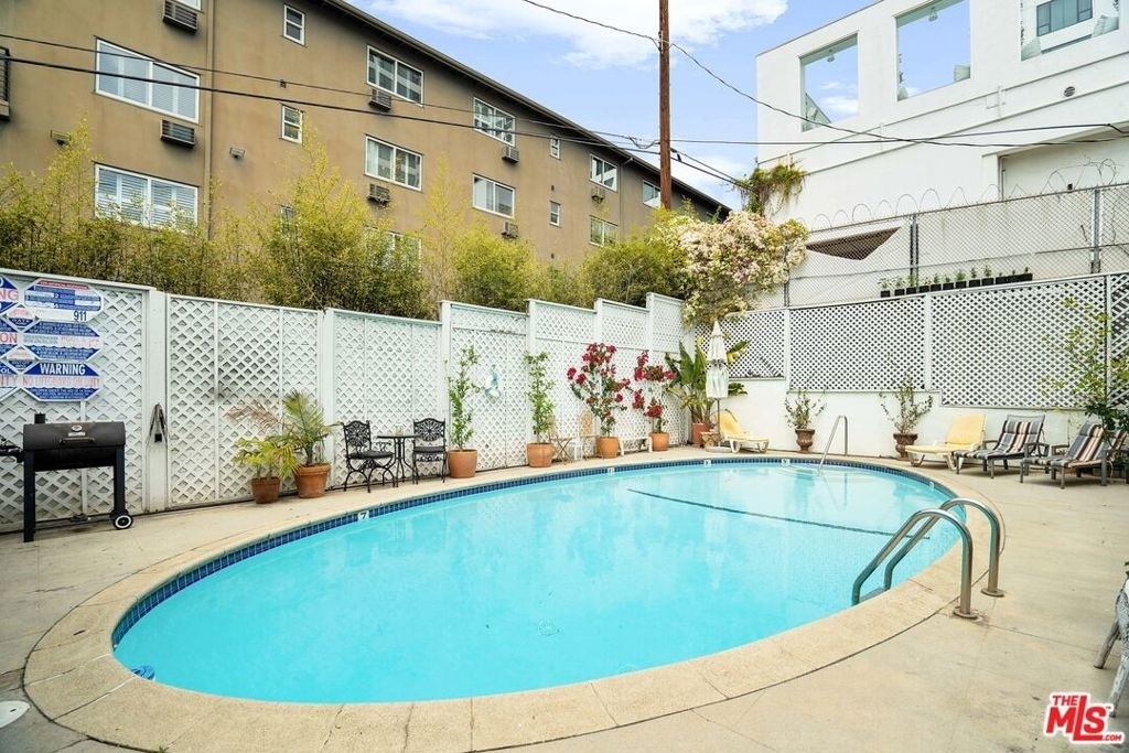 1323 N Olive Drive - Photo 24