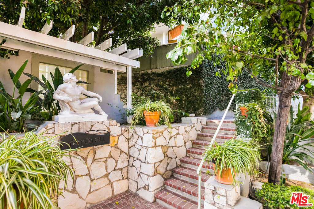 1323 N Olive Drive - Photo 5