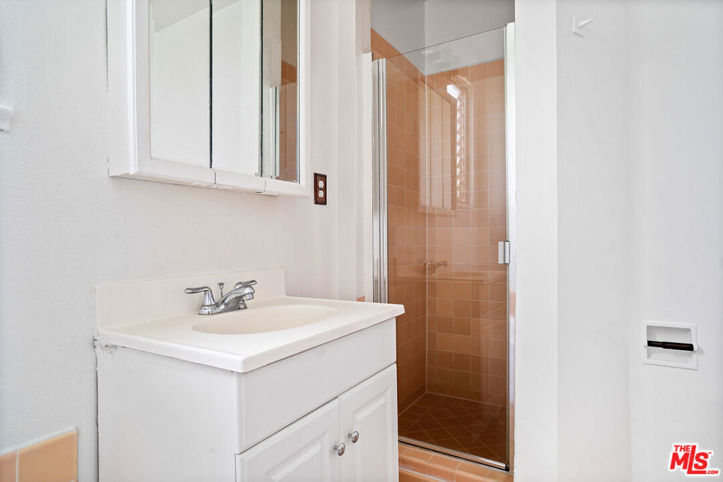 1323 N Olive Drive - Photo 17