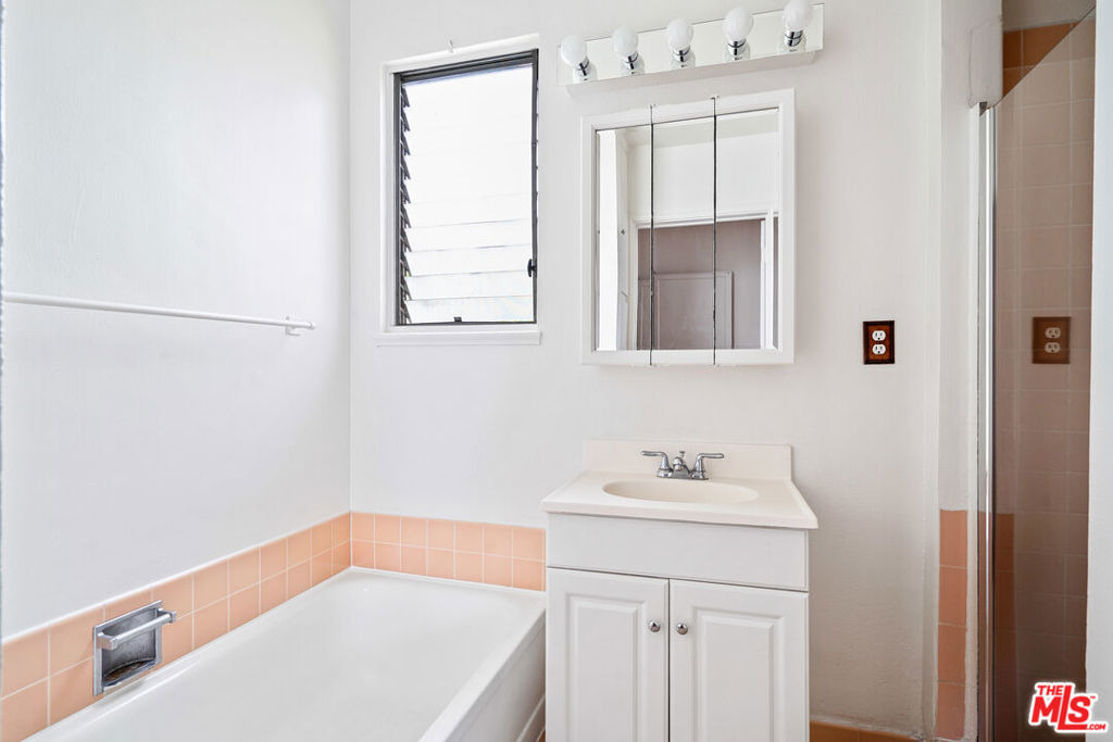 1323 N Olive Drive - Photo 15